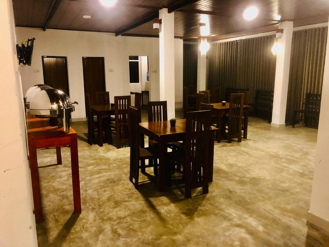The restaurant in the evening